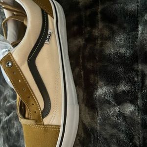 Brand new in box mens size 11 Old Skool Pro Vans